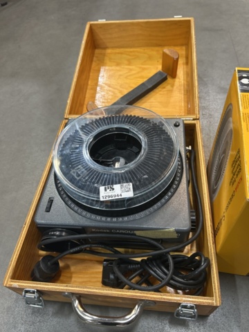 1296944-3 Projektor - Kodak Carousel S-AV 2050, Retro