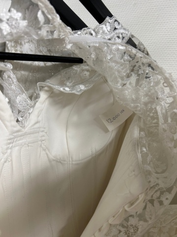 1367749-7 Bröllopsklänningar från konkurs ca 65st