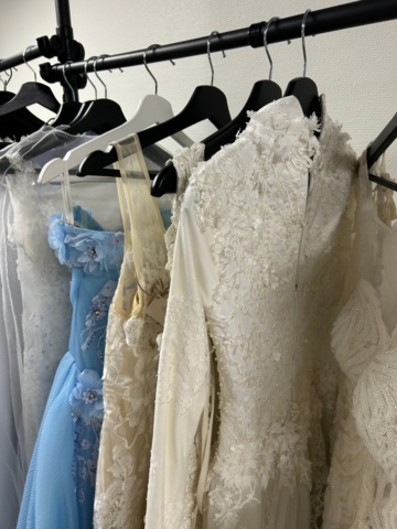 1367749-8 Bröllopsklänningar från konkurs ca 65st