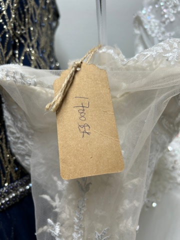 1367749-13 Bröllopsklänningar från konkurs ca 65st