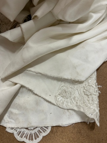 1367749-17 Bröllopsklänningar från konkurs ca 65st