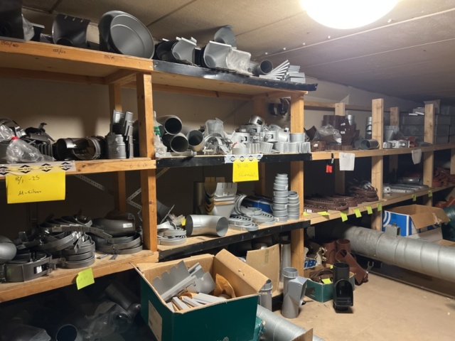 1395799-2 Lager med stuprörsdelar och tillbehör