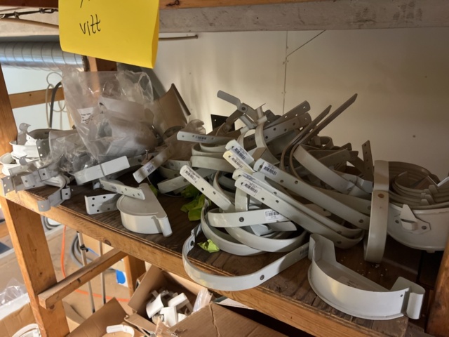 1395799-9 Lager med stuprörsdelar och tillbehör