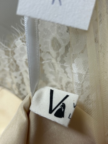 1367749-28 Bröllopsklänningar från konkurs ca 65st