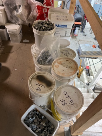 1395799-21 Lager med stuprörsdelar och tillbehör