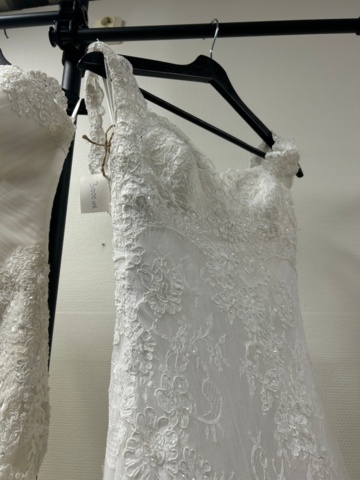 1367749-35 Bröllopsklänningar från konkurs ca 65st