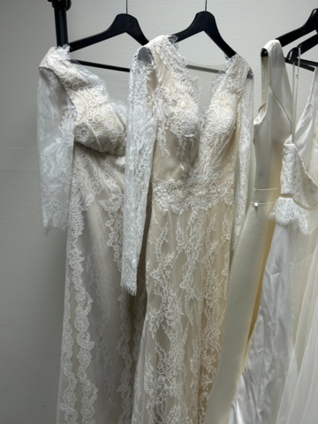 1367749-37 Bröllopsklänningar från konkurs ca 65st