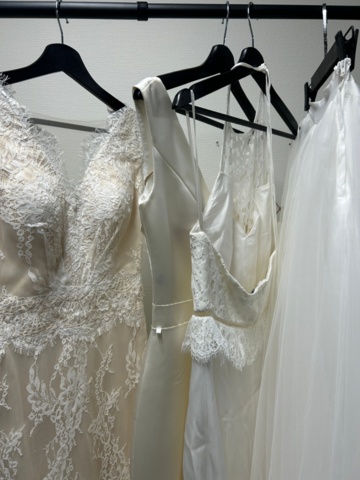 1367749-38 Bröllopsklänningar från konkurs ca 65st