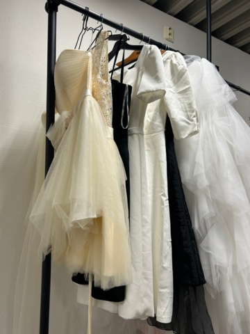 1367749-42 Bröllopsklänningar från konkurs ca 65st