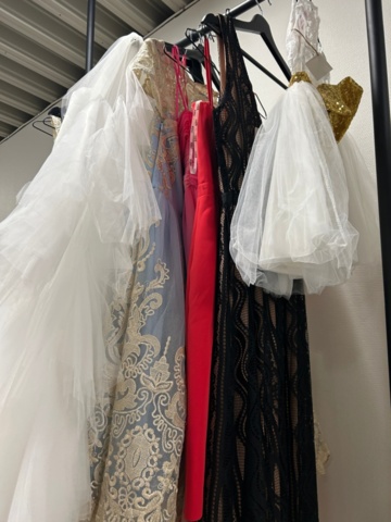 1367749-43 Bröllopsklänningar från konkurs ca 65st