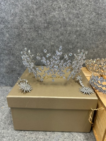 1367749-46 Bröllopsklänningar från konkurs ca 65st