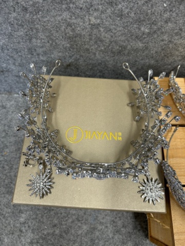 1367749-47 Bröllopsklänningar från konkurs ca 65st