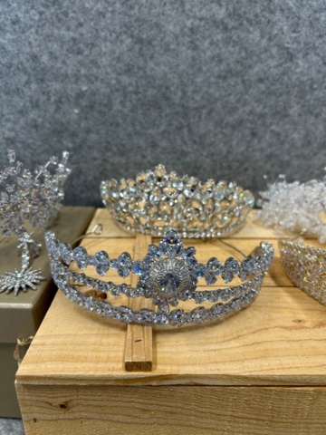 1367749-48 Bröllopsklänningar från konkurs ca 65st