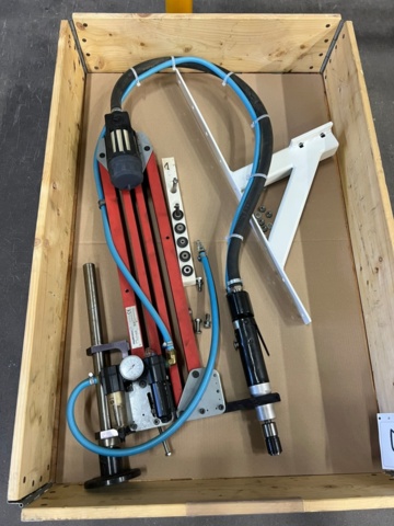 1365102-1 Threading arm with threading machine