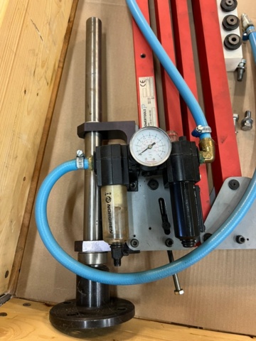 1365102-5 Threading arm with threading machine