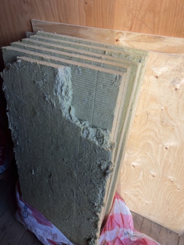 1384563-10 Blandat byggmaterial inkl. plåtdetaljer, stuprör, tegelpannor m.m.