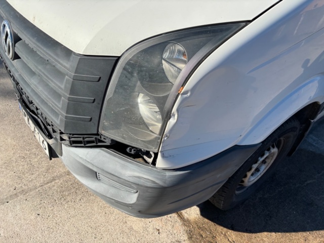 1425548-30 Skåpbil med bakgavellift Volkswagen Crafter Chassi 35, 163hk -2015