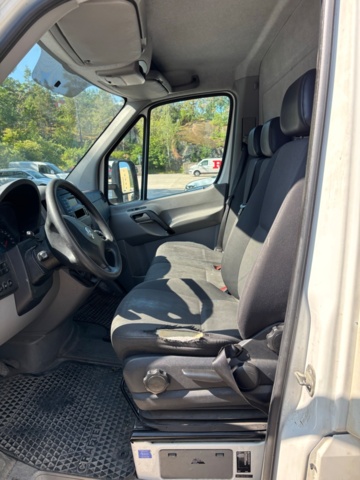 1425548-23 Skåpbil med bakgavellift Volkswagen Crafter Chassi 35, 163hk -2015