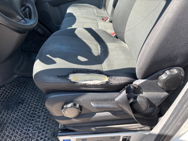 1425548-43 Skåpbil med bakgavellift Volkswagen Crafter Chassi 35, 163hk -2015