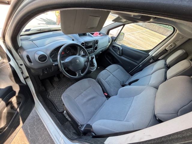 1425549-23 Skåpbil Peugeot Partner 1.6 BlueHDi Manuell, 75hk -2016 (Reparationsobjekt)