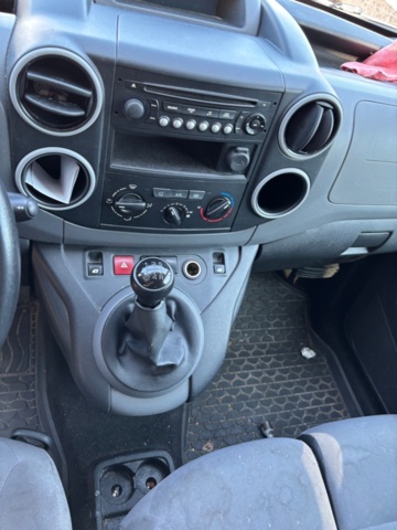 1425549-27 Skåpbil Peugeot Partner 1.6 BlueHDi Manuell, 75hk -2016 (Reparationsobjekt)