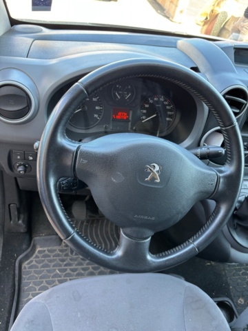 1425549-25 Skåpbil Peugeot Partner 1.6 BlueHDi Manuell, 75hk -2016 (Reparationsobjekt)