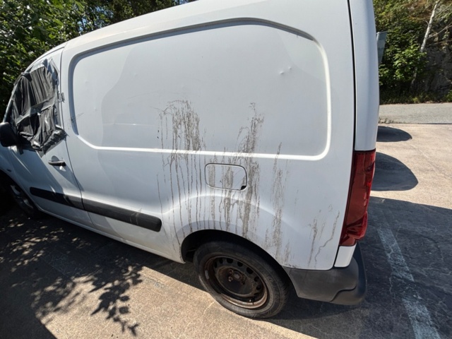 1425551-25 Peugeot Partner Van Utökad Last 1.6 BlueHDi Manuell, 99hk -2017 (Reparationsobjekt)