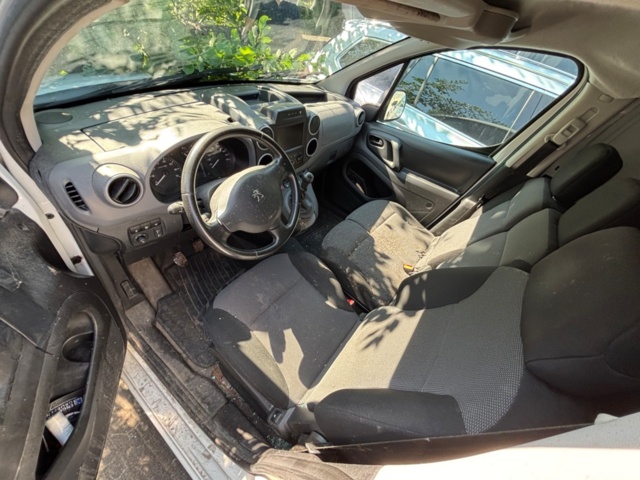 1425551-17 Peugeot Partner Van Utökad Last 1.6 BlueHDi Manuell, 99hk -2017 (Reparationsobjekt)