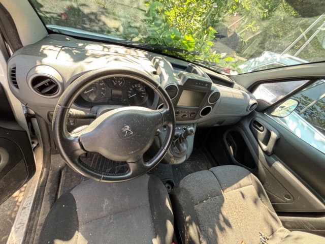 1425551-18 Peugeot Partner Van Utökad Last 1.6 BlueHDi Manuell, 99hk -2017 (Reparationsobjekt)