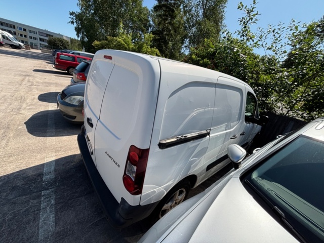 1425551-3 Peugeot Partner Van Utökad Last 1.6 BlueHDi Manuell, 99hk -2017 (Reparationsobjekt)