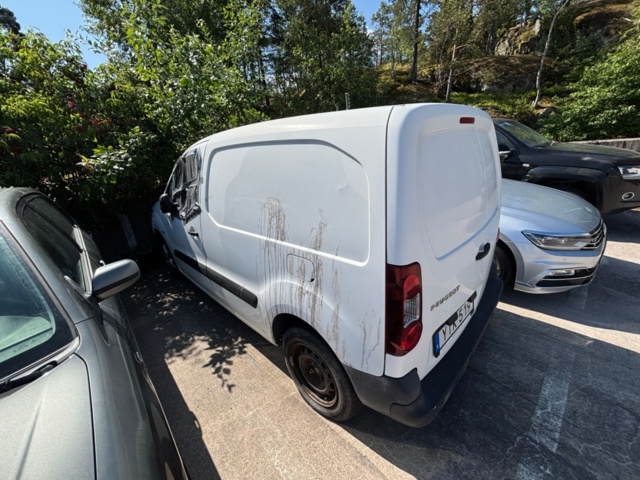 1425551-5 Peugeot Partner Van Utökad Last 1.6 BlueHDi Manuell, 99hk -2017 (Reparationsobjekt)