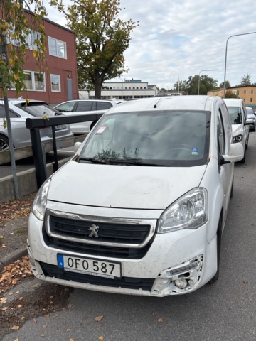 1425549-8 Skåpbil Peugeot Partner 1.6 BlueHDi Manuell, 75hk -2016 (Reparationsobjekt)