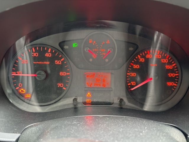 1425549-31 Skåpbil Peugeot Partner 1.6 BlueHDi Manuell, 75hk -2016 (Reparationsobjekt)