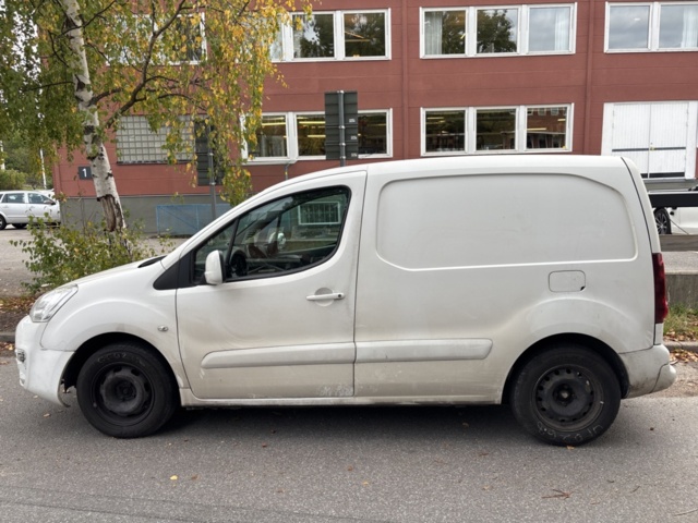 1425549-7 Skåpbil Peugeot Partner 1.6 BlueHDi Manuell, 75hk -2016 (Reparationsobjekt)