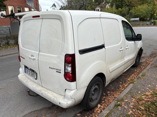 1425549-5 Skåpbil Peugeot Partner 1.6 BlueHDi Manuell, 75hk -2016 (Reparationsobjekt)