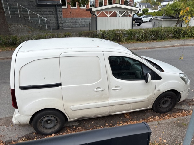 1425549-4 Skåpbil Peugeot Partner 1.6 BlueHDi Manuell, 75hk -2016 (Reparationsobjekt)