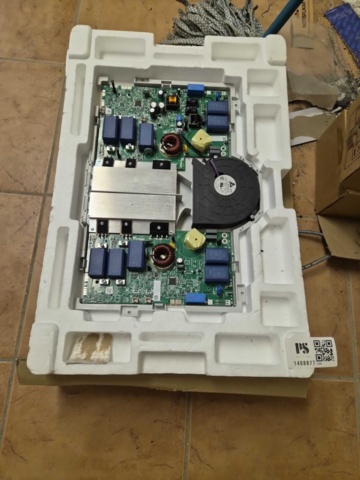 1408877-8 Cyklar, stolar, leksakskök, diverse möbler