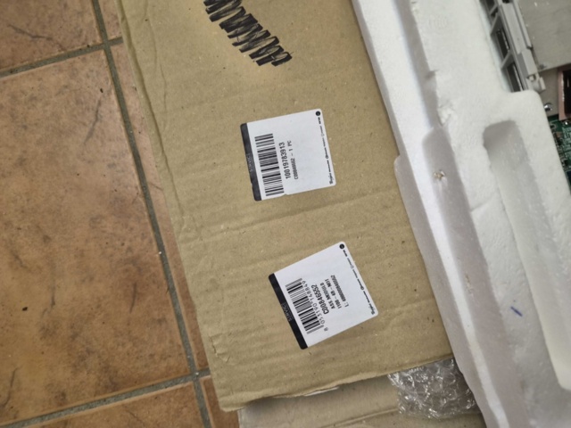 1408877-9 Cyklar, stolar, leksakskök, diverse möbler