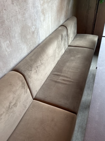 1425874-4 Chambre separee möblemang - Bord 4 st, stolar 4 st, soffor 3 sektioner, lampa 20 glödlampor