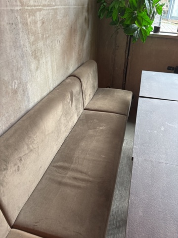 1425874-5 Chambre separee möblemang - Bord 4 st, stolar 4 st, soffor 3 sektioner, lampa 20 glödlampor