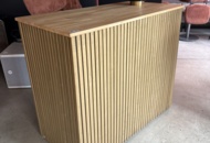 1425875 Hovmästarpulpet, barbord, menytavla, reklamskylt, klädhängare 2 st