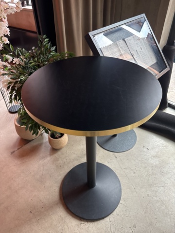 1425875-5 Hovmästarpulpet, barbord, menytavla, reklamskylt, klädhängare 2 st