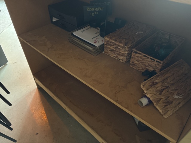 1425875-11 Hovmästarpulpet, barbord, menytavla, reklamskylt, klädhängare 2 st