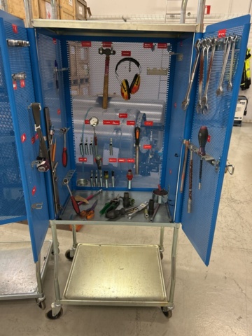 1363372-2 Verktygsvagnar 2 st med innehåll