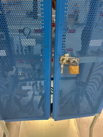 1363372-4 Verktygsvagnar 2 st med innehåll