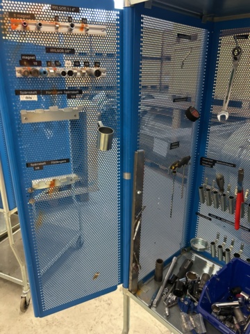 1363372-9 Verktygsvagnar 2 st med innehåll