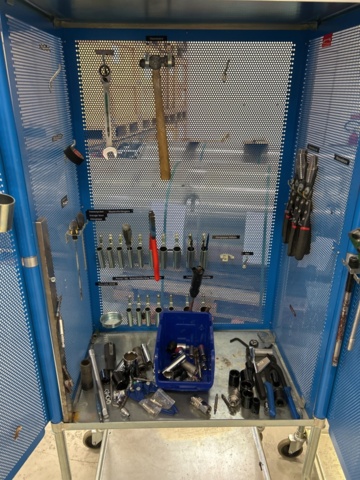 1363372-10 Verktygsvagnar 2 st med innehåll