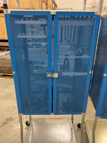 1363372-12 Verktygsvagnar 2 st med innehåll