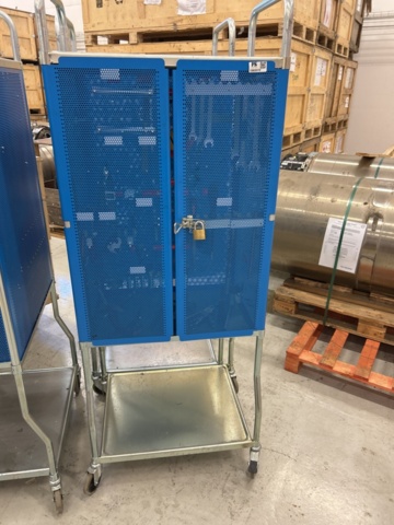 1363372-13 Verktygsvagnar 2 st med innehåll