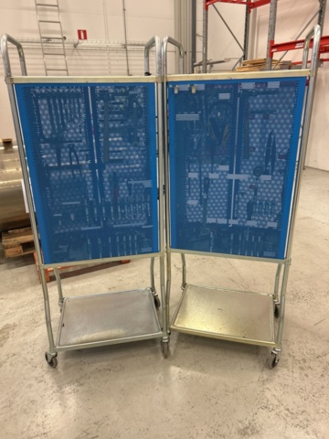 1363372-14 Verktygsvagnar 2 st med innehåll